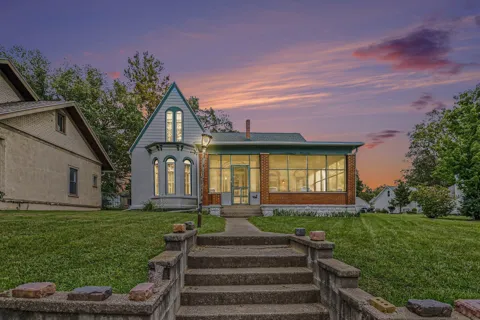 118 W Front Street