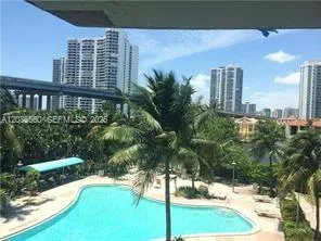19390 Collins Ave #624