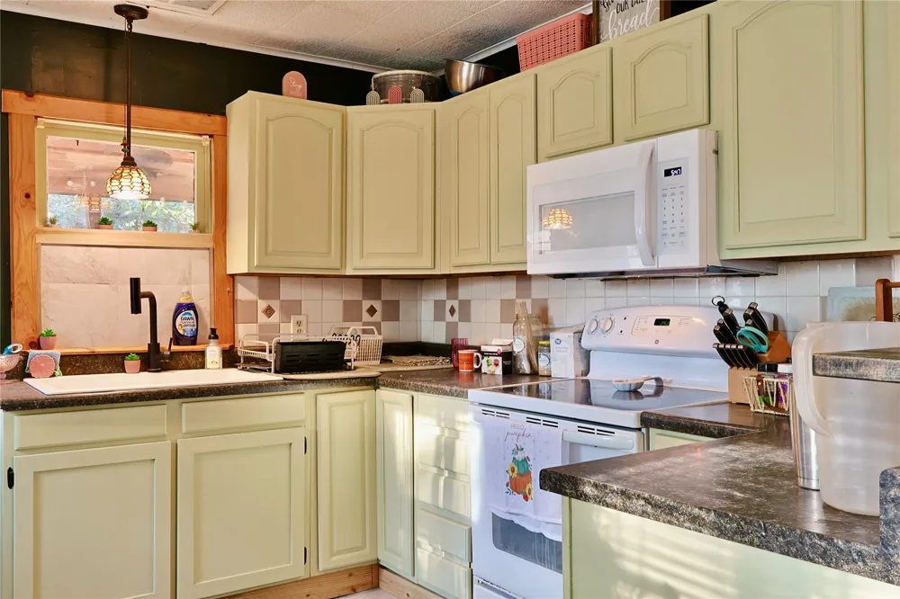 108 Patricia Eufaula, OK 74432