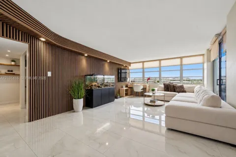 18011 Biscayne Blvd #505
