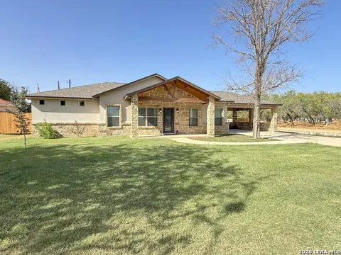 300 BLUEBONNET AVE
