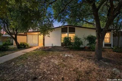238 PINEWOOD LN