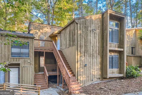 3111 Fairington DR