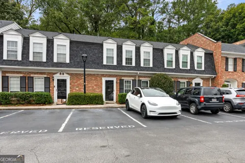 6 Valley Forge PL NW