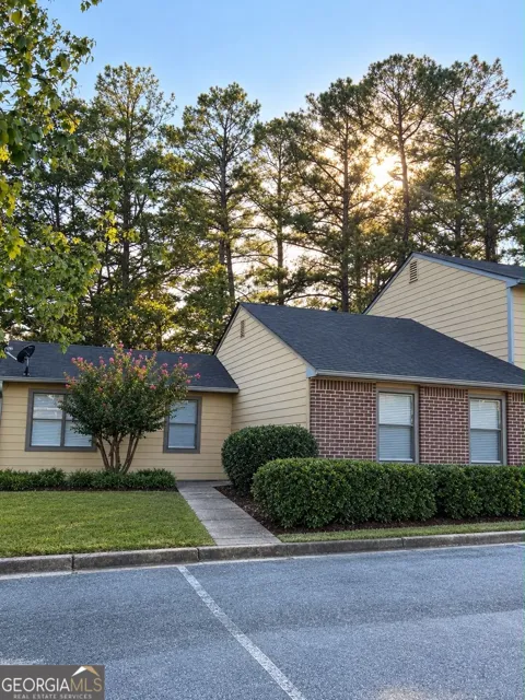 247 Mateo WALK