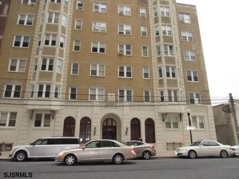 37 S Iowa Ave