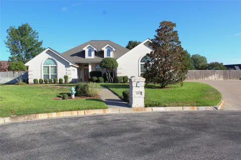 1405 Parkwood Court