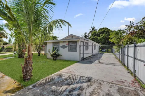 8224 NW 1ST PLACE
