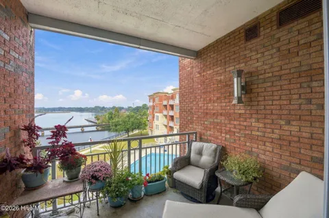 305 Sky Sail Boulevard