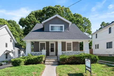 856 Diamond Avenue NE