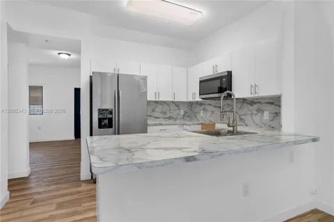 170 E 34th St #101