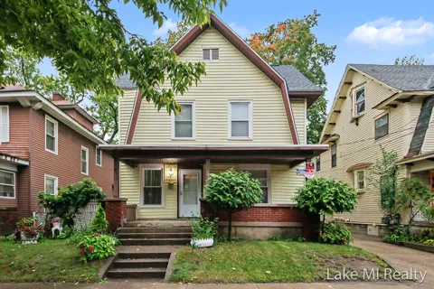 851 Kalamazoo Avenue SE
