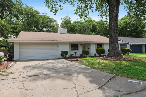 8911 Pointer Lane