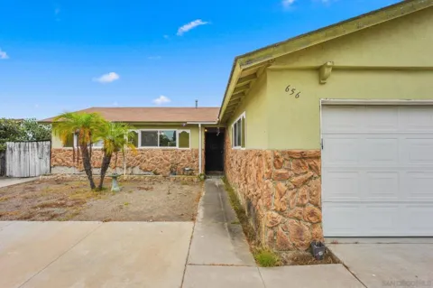 656 Flora Dr