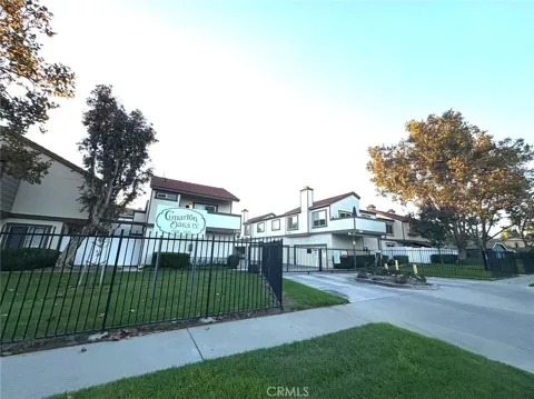 1216 S Cypress