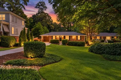2201 Fairway Circle NE