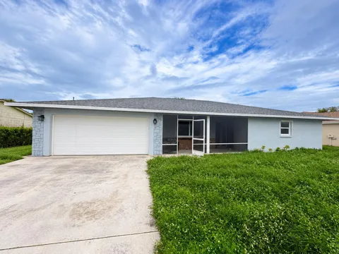 2402 SE Stonecrop Street