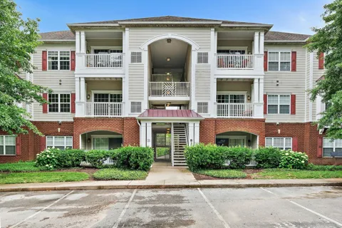 8221 Lenox Creekside Dr #10