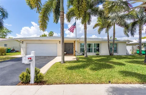 8107 NW 74th Ave
