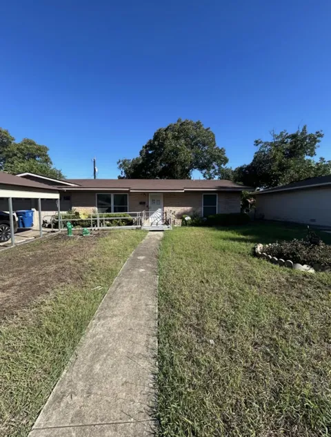 4923 Stoneleigh Drive