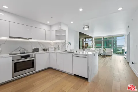 13700 Marina Pointe Drive #925