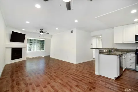 5525 Canoga Avenue #124