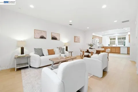 6677 S Mariposa Ln