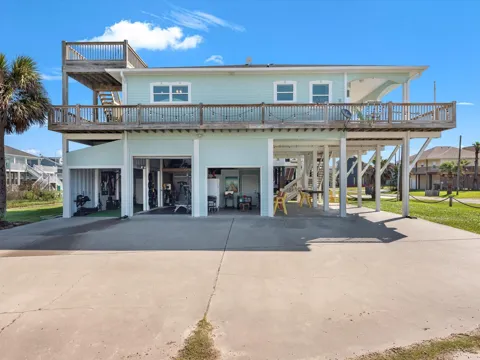 2901 Lakeside Drive