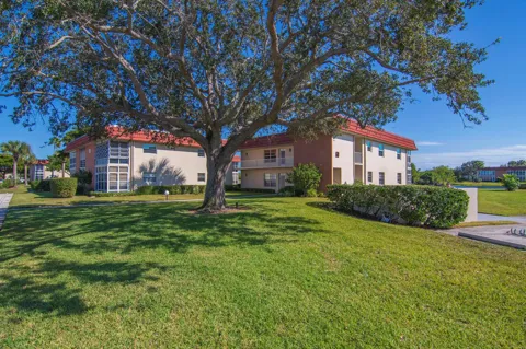 68 ROYAL OAK COURT #202