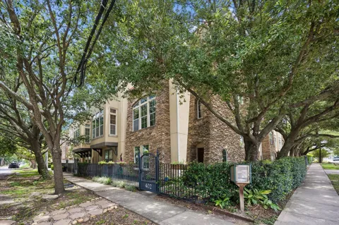 402 Roy Street