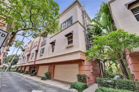 1033 NE 17th Way #1301