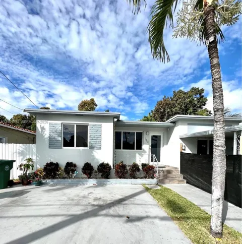 180 NW 32nd Pl #1