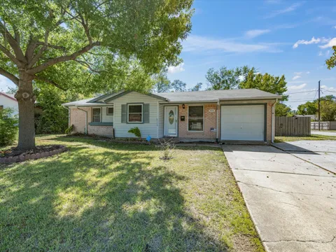 433 W Dorris Drive