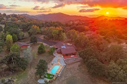 3280 Black Oak Lane