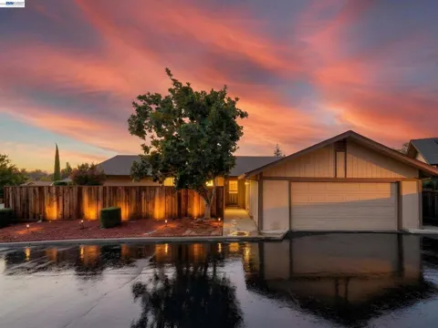 5551 Guadalupe Ct