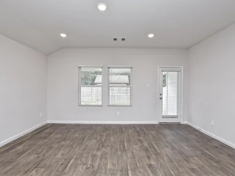 1305 CAMDEN LANE