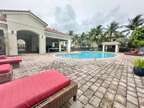 1079 NW 33rd Manor