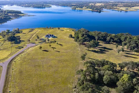 360 Lakewood Lane