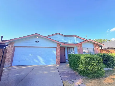 1322 Clark Trail
