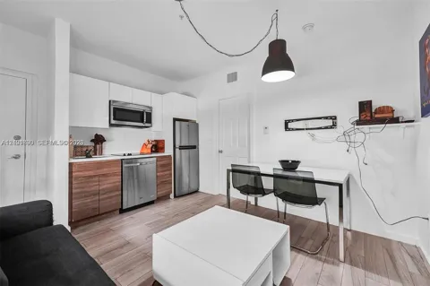 1450 Meridian Ave #102