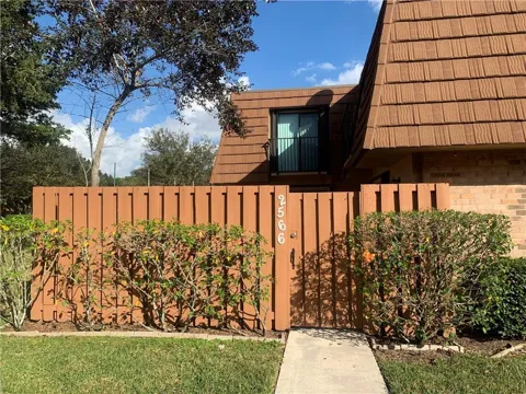 2566 CAMELOT COURT