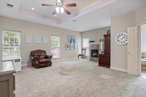 910 Holly Hill