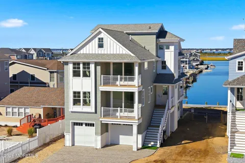 1607 Bay Boulevard