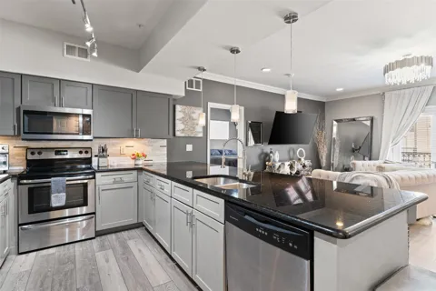 3102 Kings Road #3201