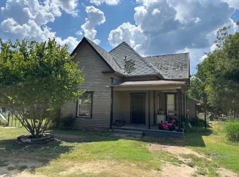 402 Main St