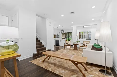 124 W Riverwalk Cir W