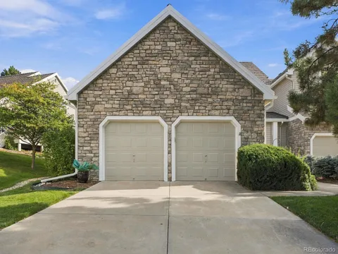 1864 W CAPE COD WAY