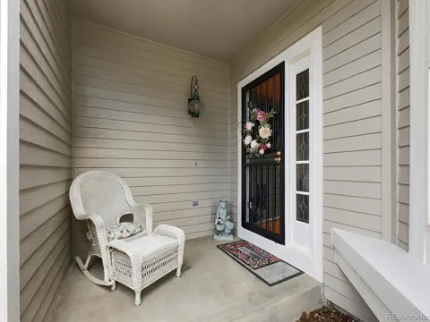 1864 W CAPE COD WAY