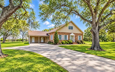 1826 County Road 469