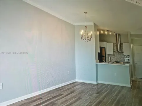 1919 Van Buren St #812A